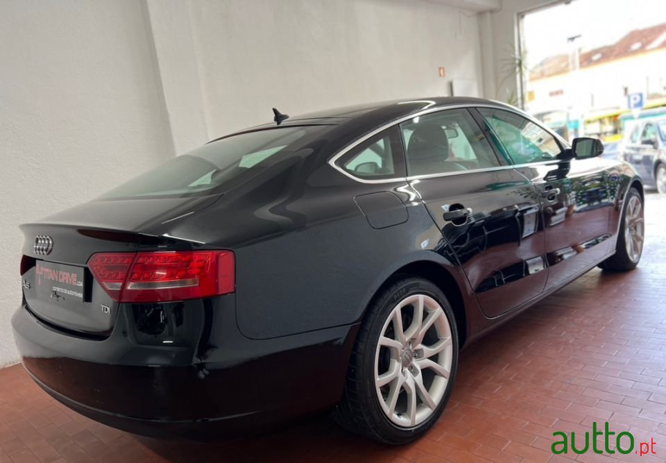 2011' Audi A5 Sportback photo #6