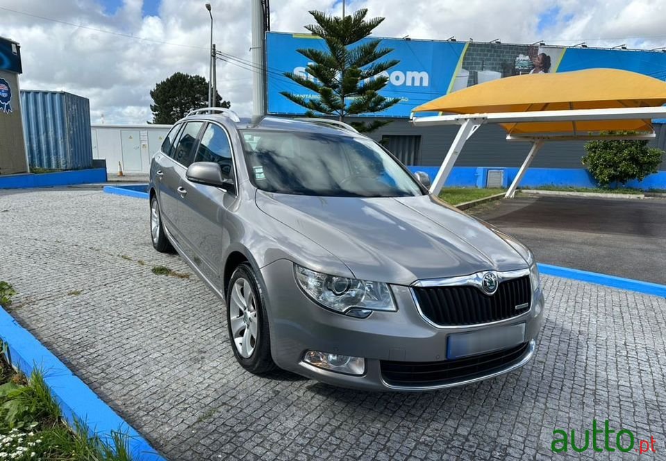 2013' Skoda Superb Break photo #3