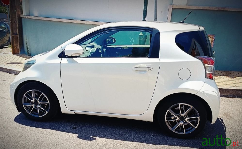 2009' Toyota iQ 1.0 Vvt-I photo #1