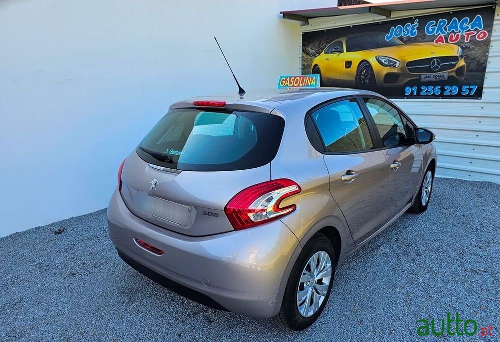 2012' Peugeot 208 82 Vti Active photo #2