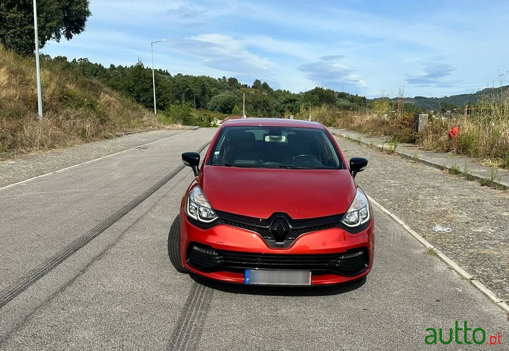 2013' Renault Clio Sport photo #1