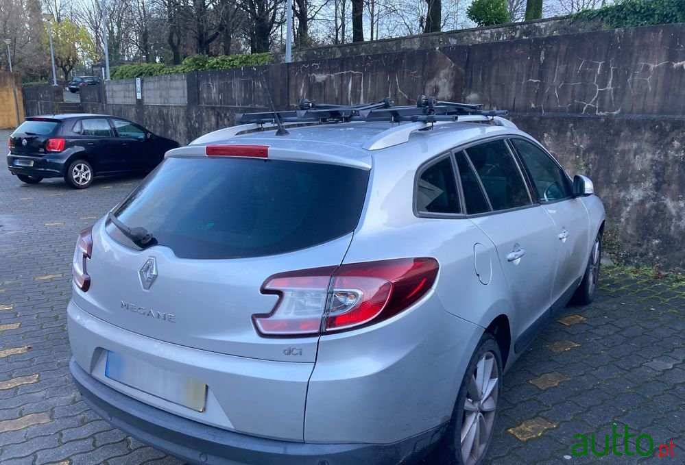 2010' Renault Megane Sport Tourer photo #3