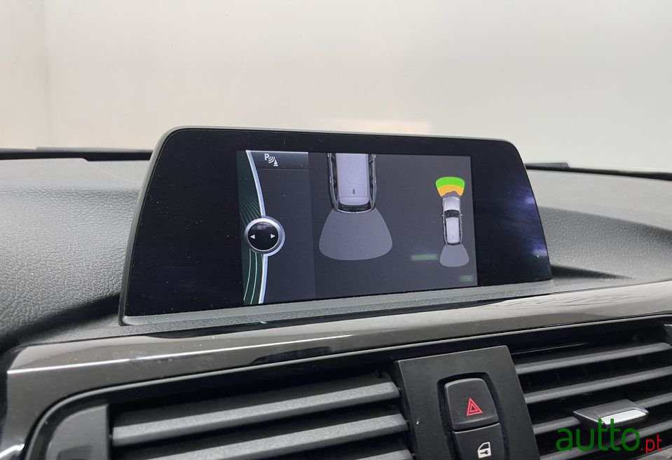 2013' BMW 320 photo #5