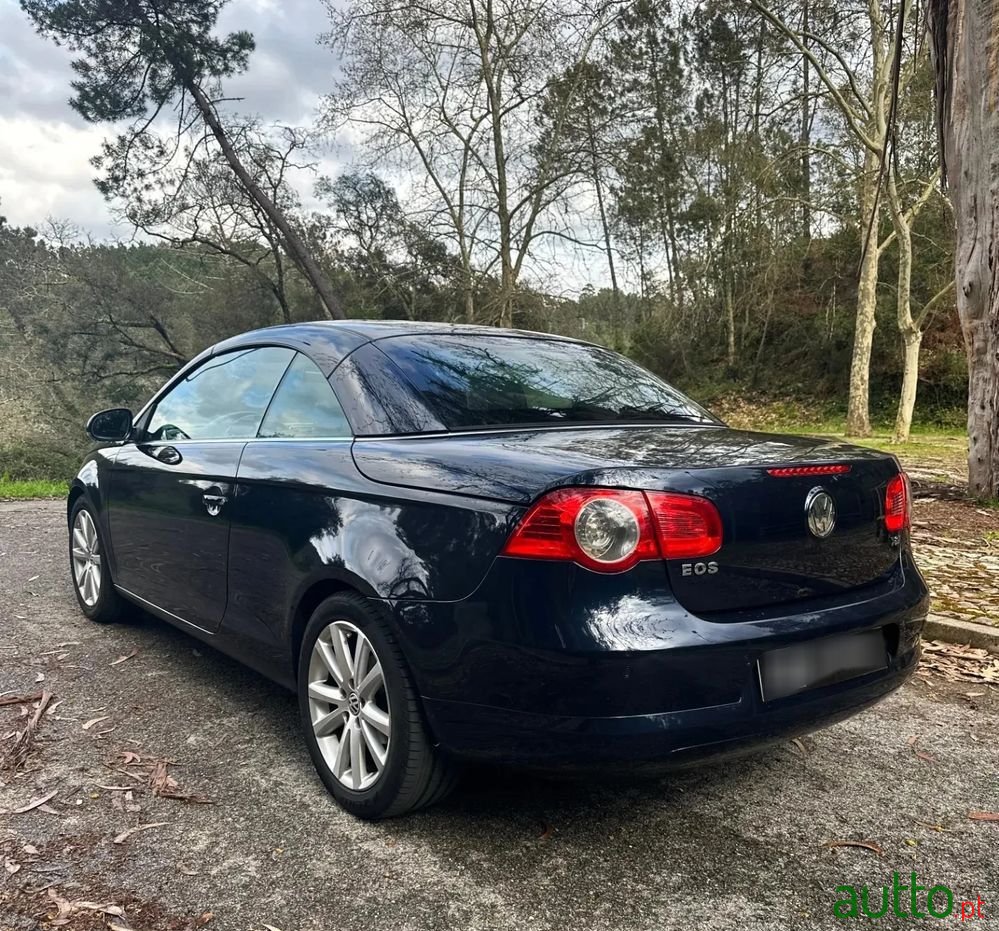 2008' Volkswagen Eos photo #5