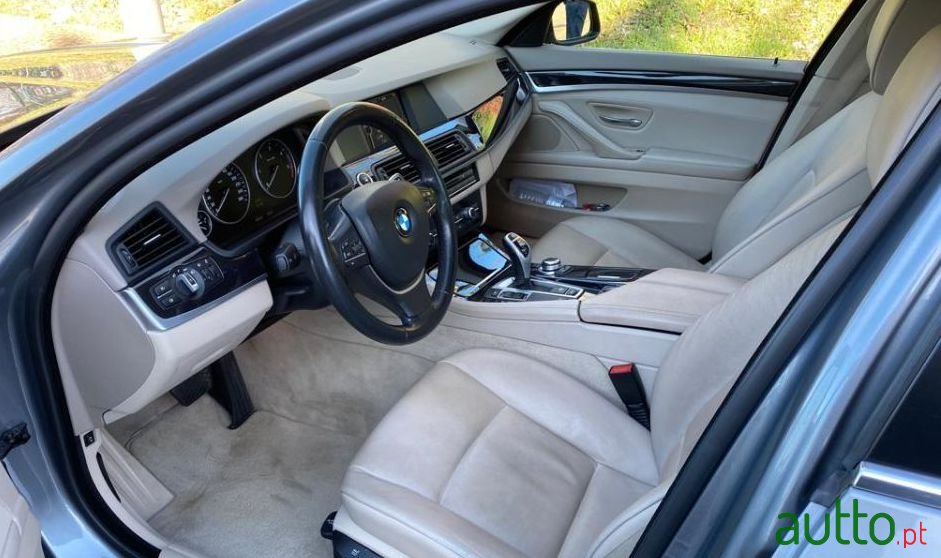 2010' BMW 525 photo #4