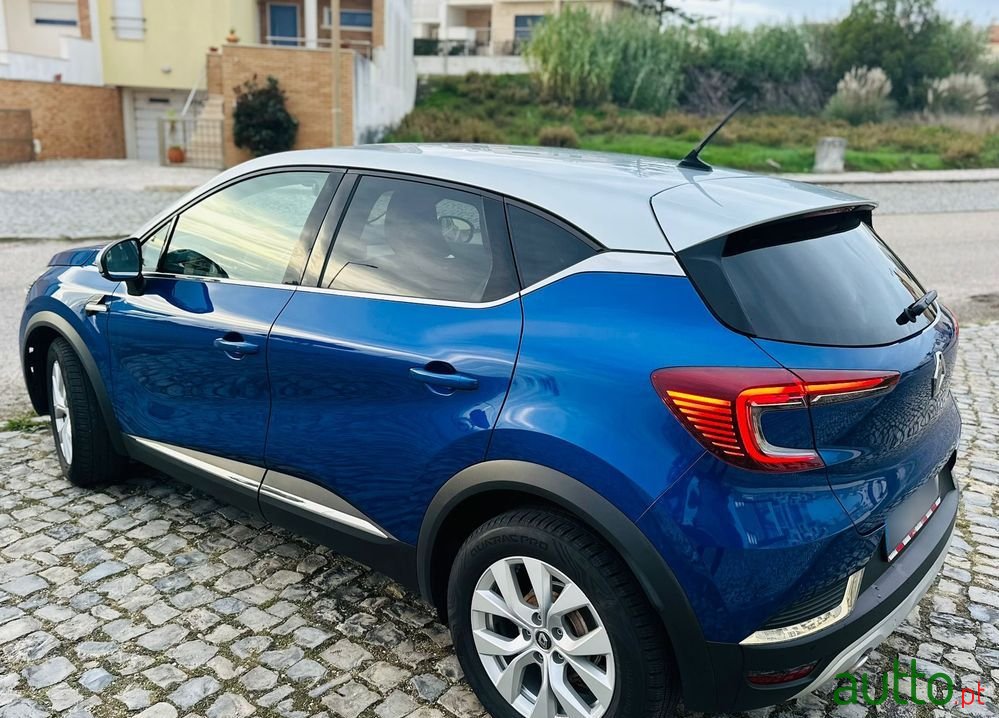 2021' Renault Captur photo #3
