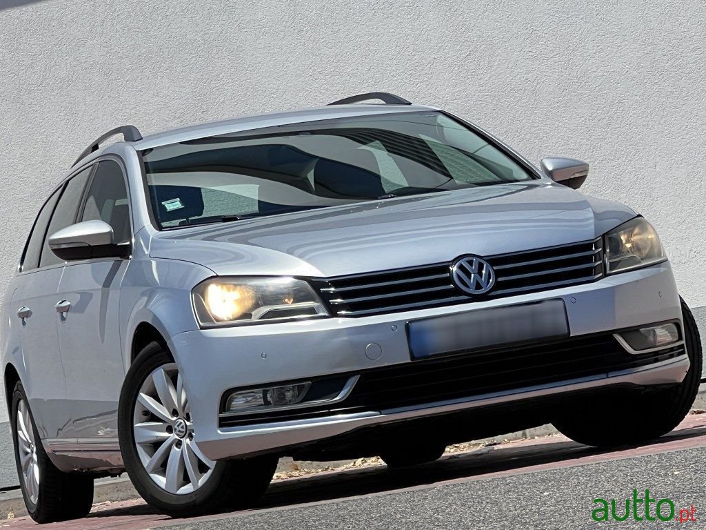 2011' Volkswagen Passat photo #1