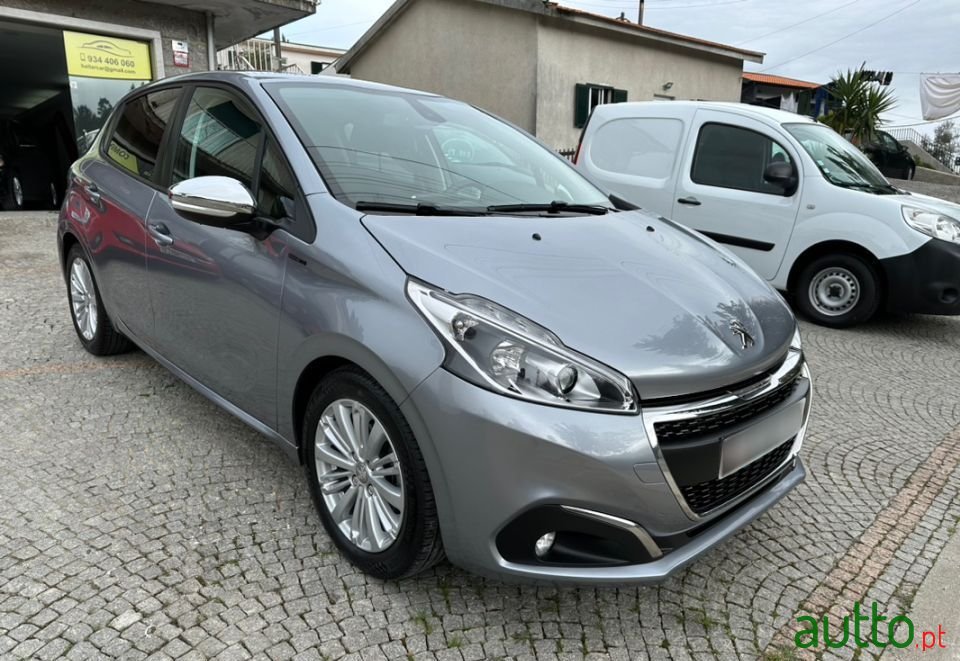 2019' Peugeot 208 photo #2