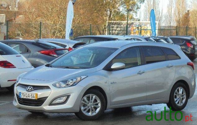 2015' Hyundai I30 Sw 1.4 Crdi Active photo #2