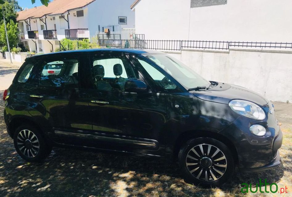 2014' Fiat 500L photo #2