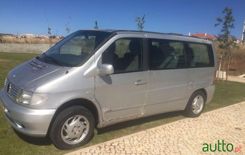 2001' Mercedes-Benz V-200 photo #2