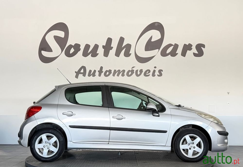 2006' Peugeot 207 1.4 16V Premium photo #2