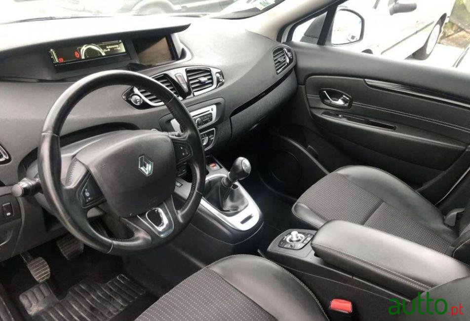 2014' Renault Grand Scenic photo #2
