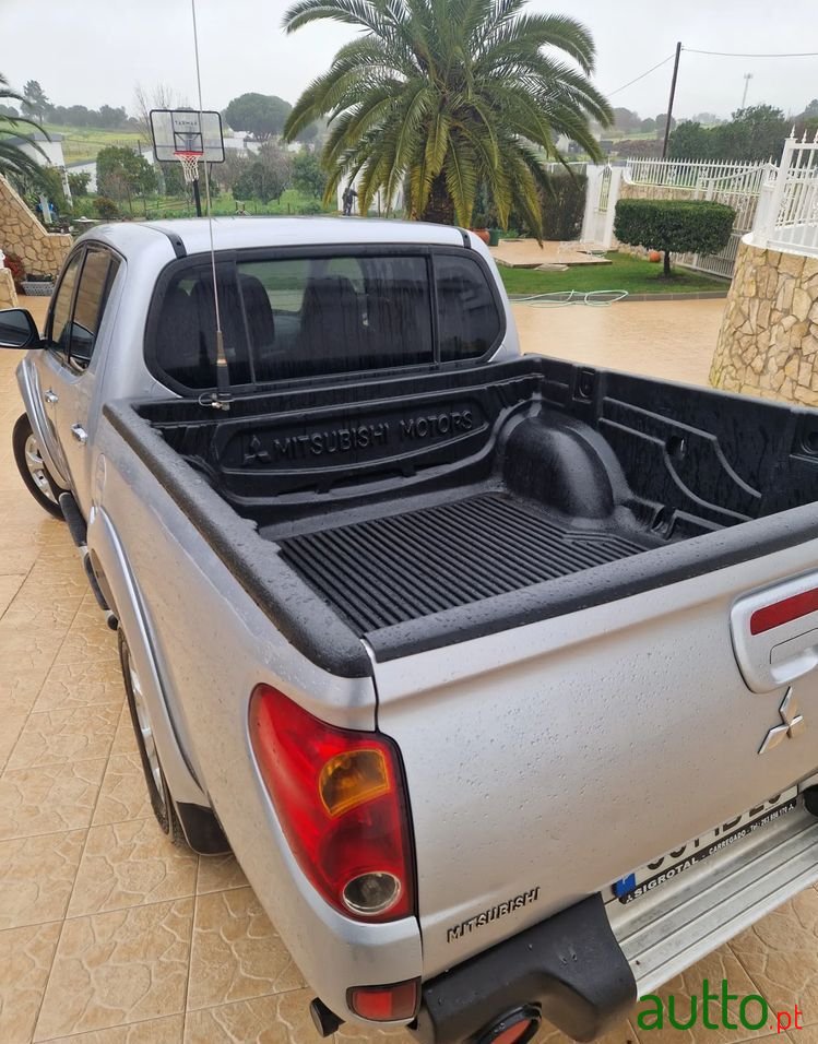 2011' Mitsubishi L200 photo #6