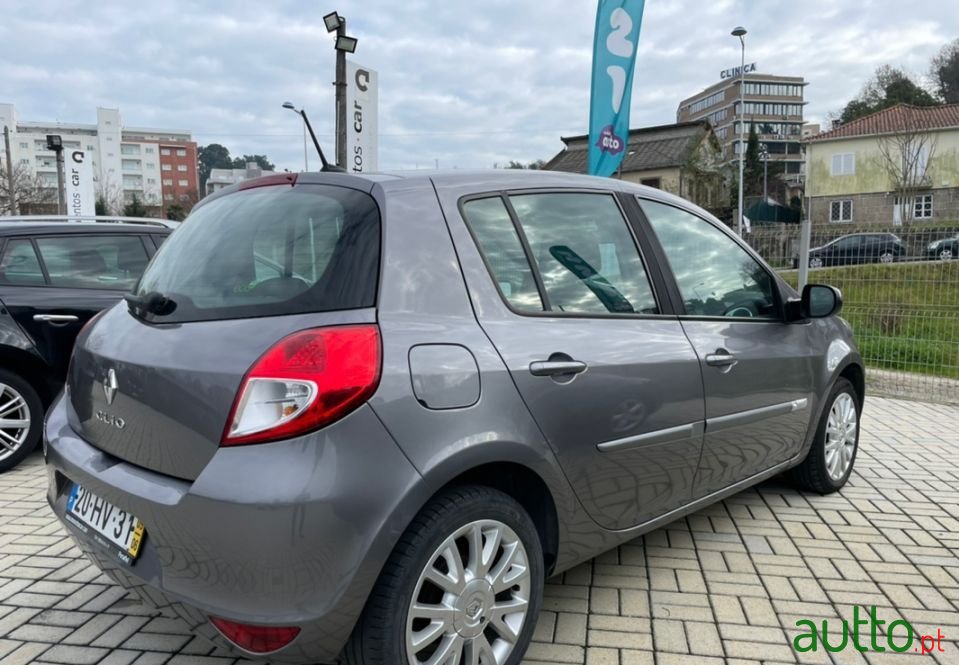 2009' Renault Clio photo #4