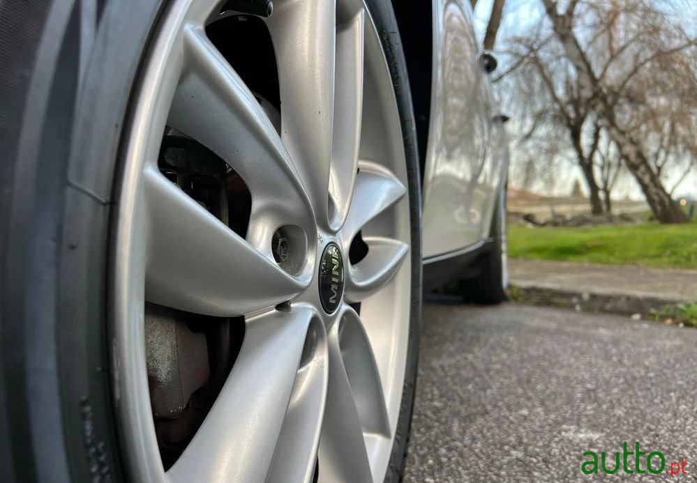 2011' MINI Countryman Cooper D photo #5