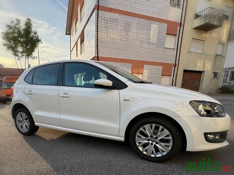 2013' Volkswagen Polo 1.2 Tdi Life photo #2