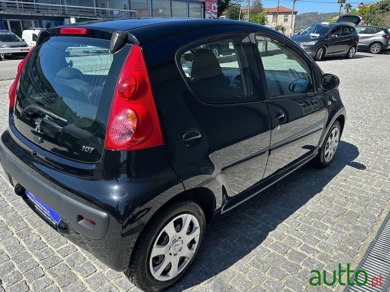 2009' Peugeot 107 1.0 Trendy photo #6