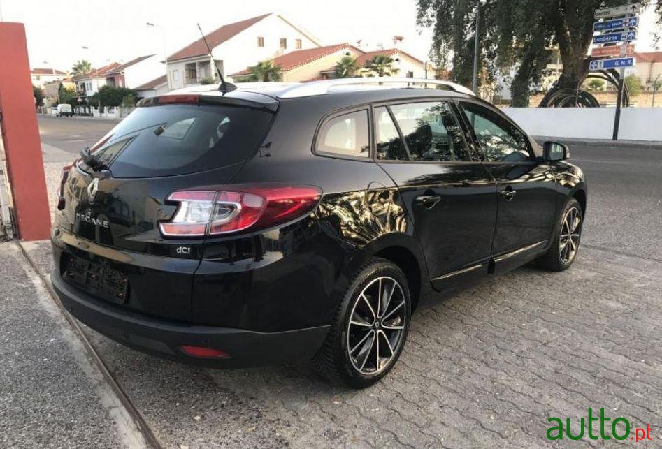2012' Renault Megane Sport Tourer photo #1