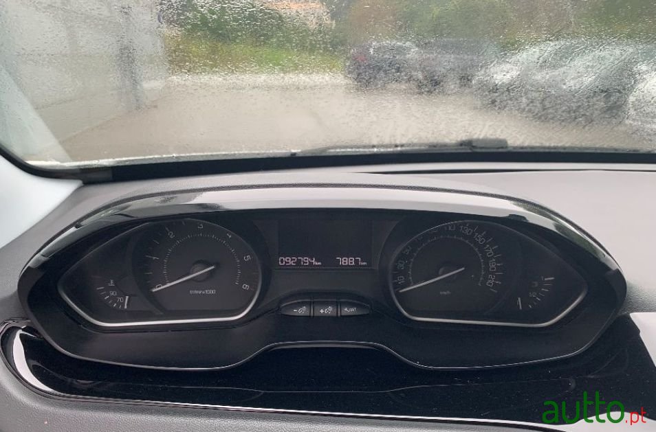 2015' Peugeot 208 photo #1