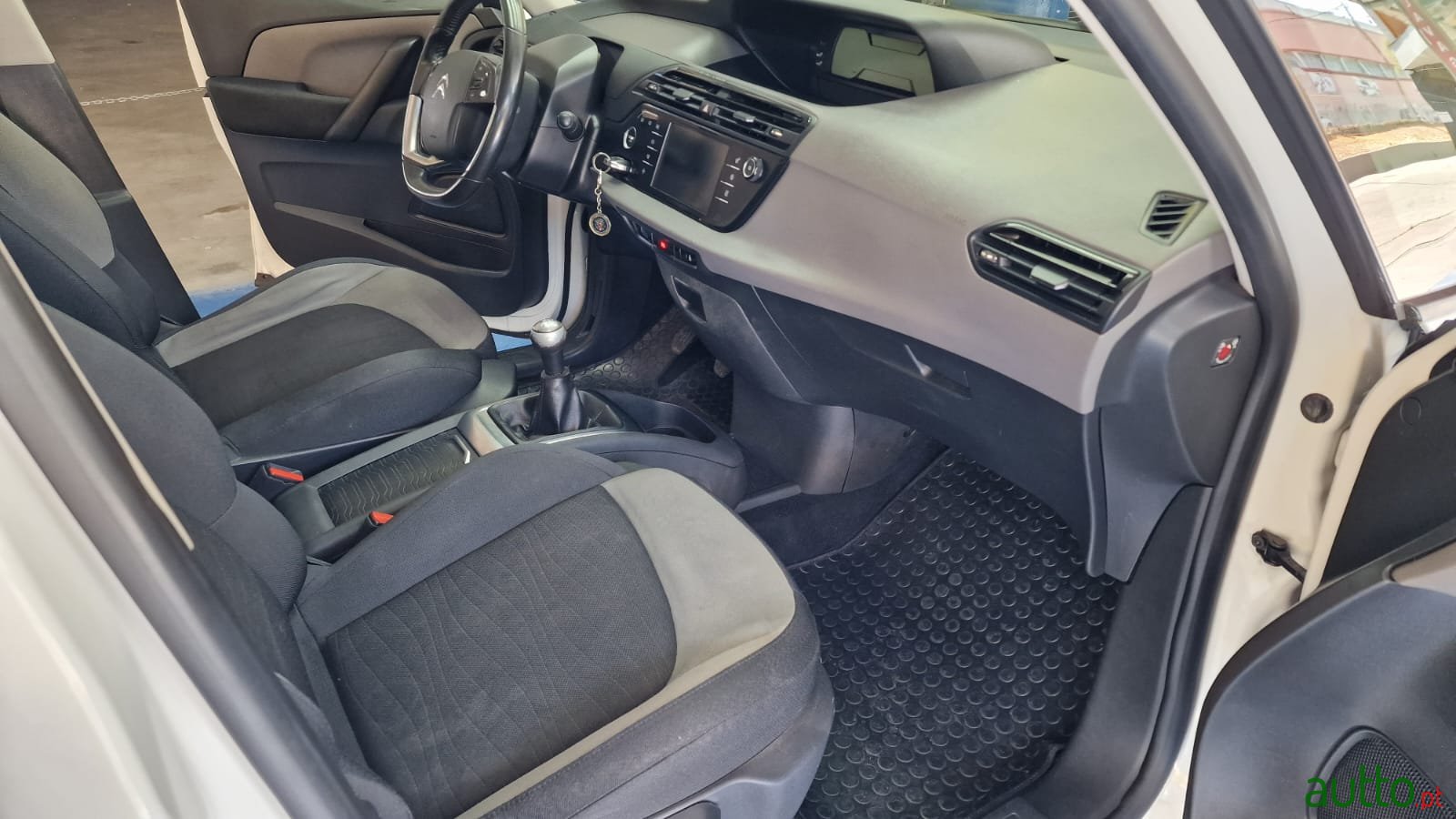 2016' Citroen C4 Grand Picasso photo #6