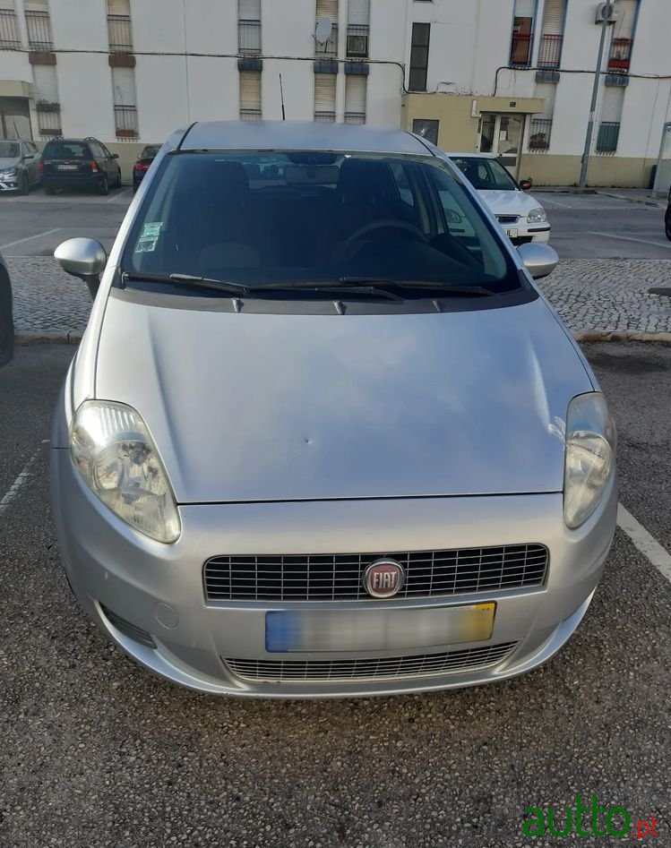 2011' Fiat Grande Punto photo #1