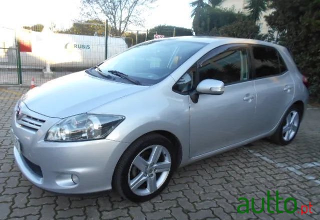 2010' Toyota Auris photo #1