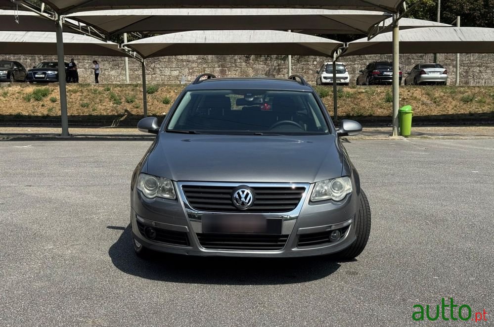 2007' Volkswagen Passat Variant photo #2
