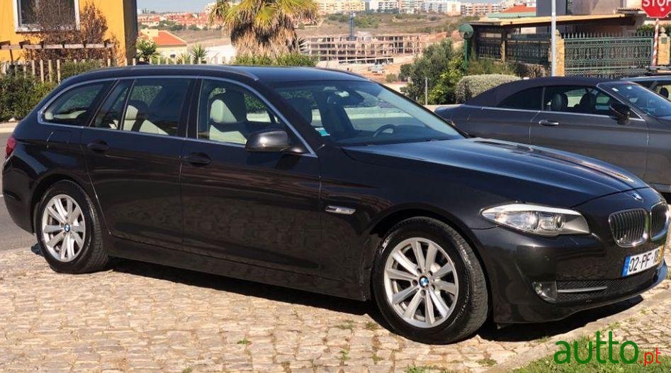 2011' BMW 520 Touring photo #3