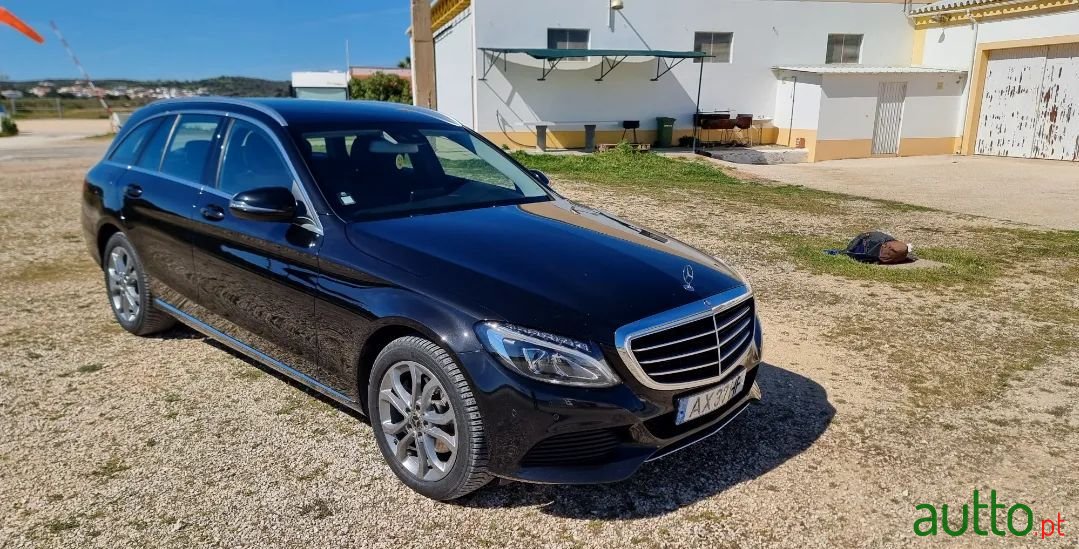 2017' Mercedes-Benz 200 photo #3