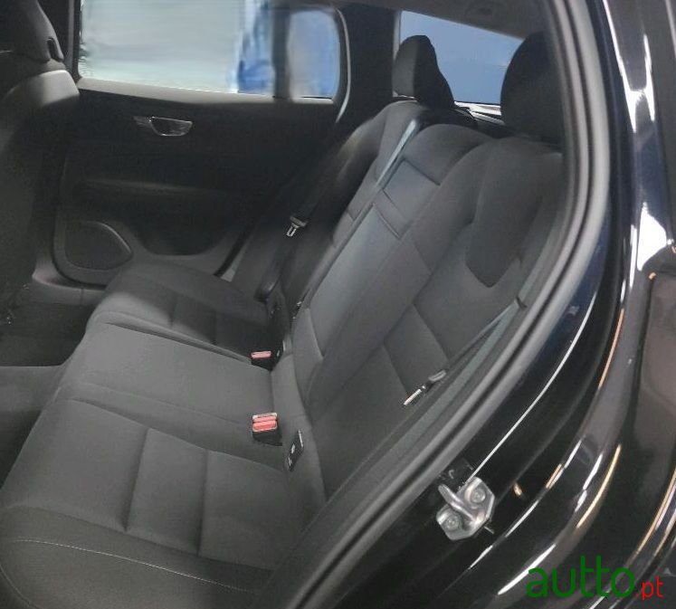 2020' Volvo V60 2.0 D3 Geartronic photo #4