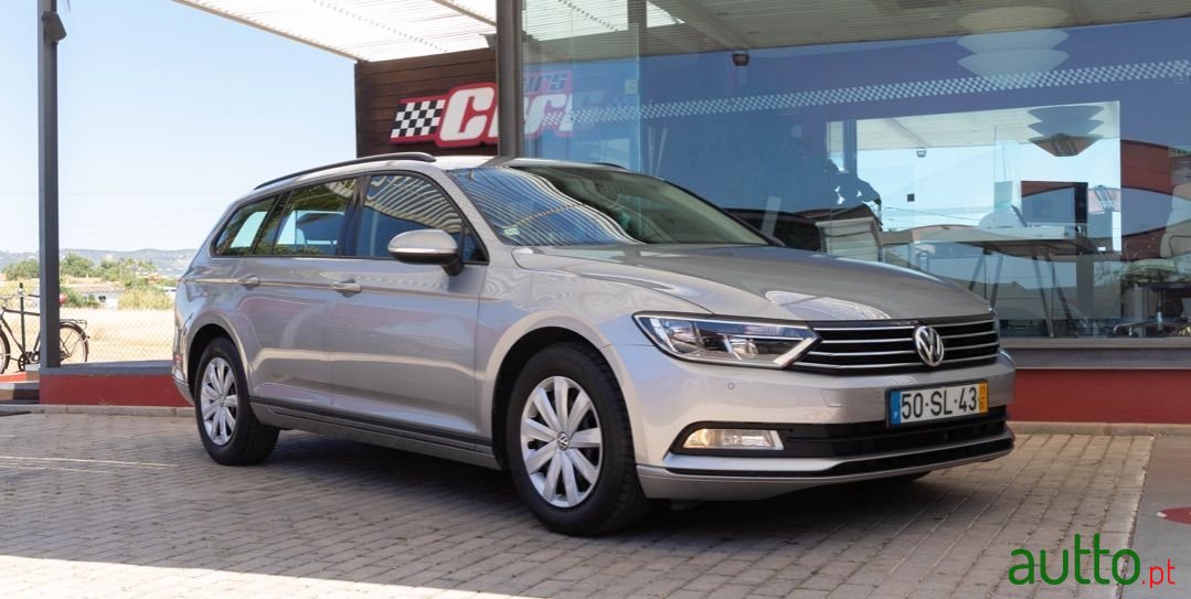 2017' Volkswagen Passat Variant photo #5