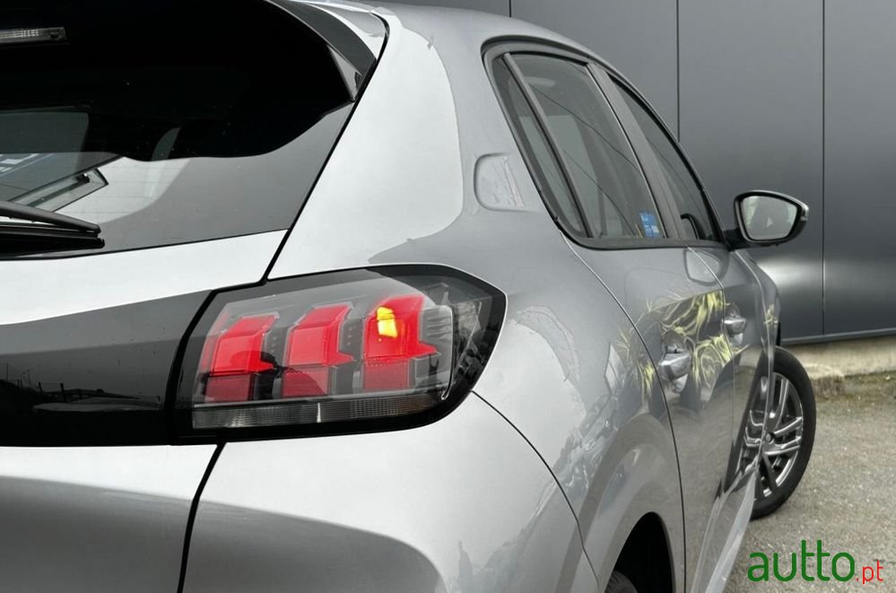 2021' Peugeot 208 1.2 Puretech Active photo #5
