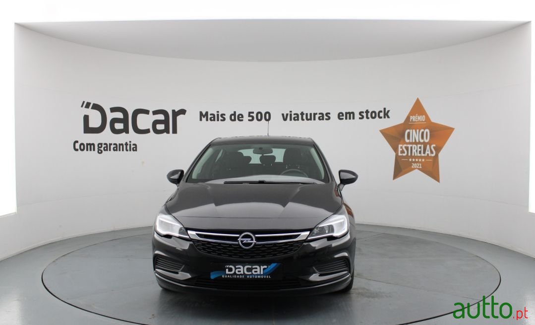 2019' Opel Astra photo #2
