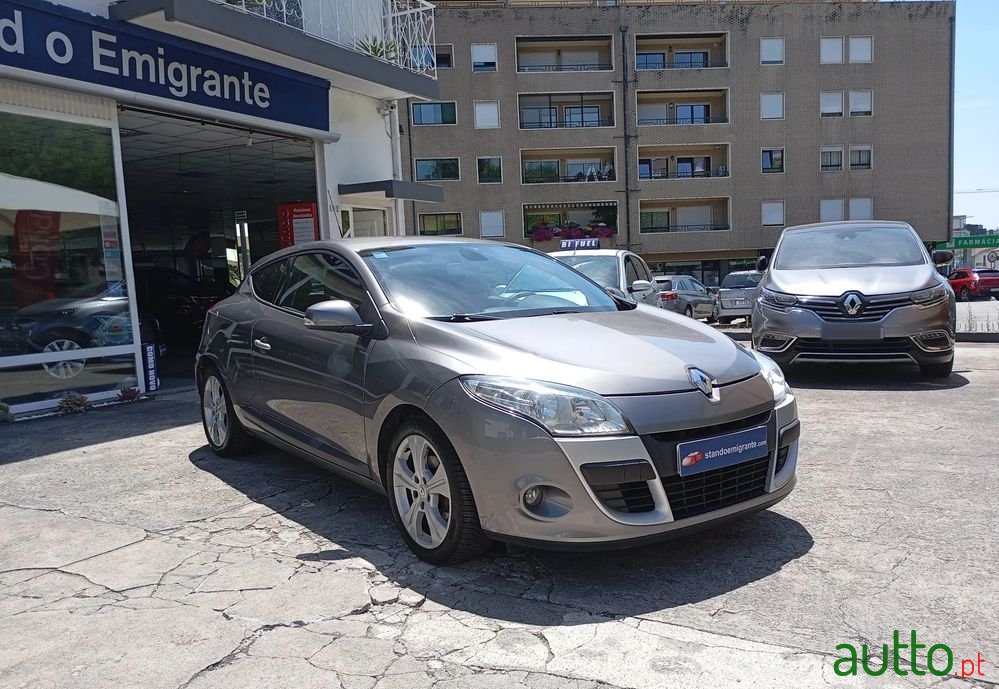 2011' Renault Mégane Coupe photo #5