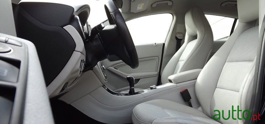 2016' Mercedes-Benz Cla-180 photo #6