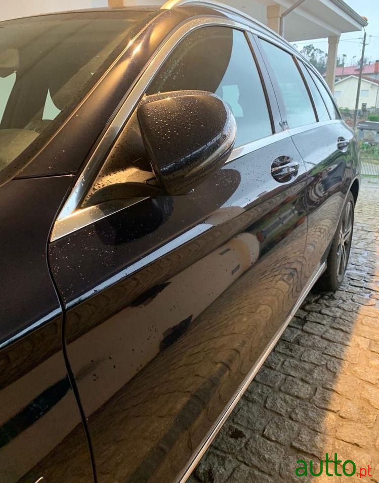 2019' Mercedes-Benz Classe C photo #3