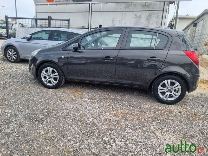 2014' Opel Corsa photo #3