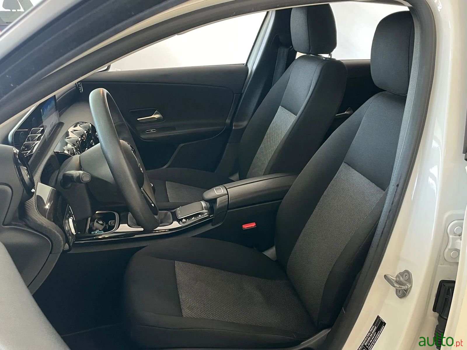 2021' Mercedes-Benz A-180 photo #6