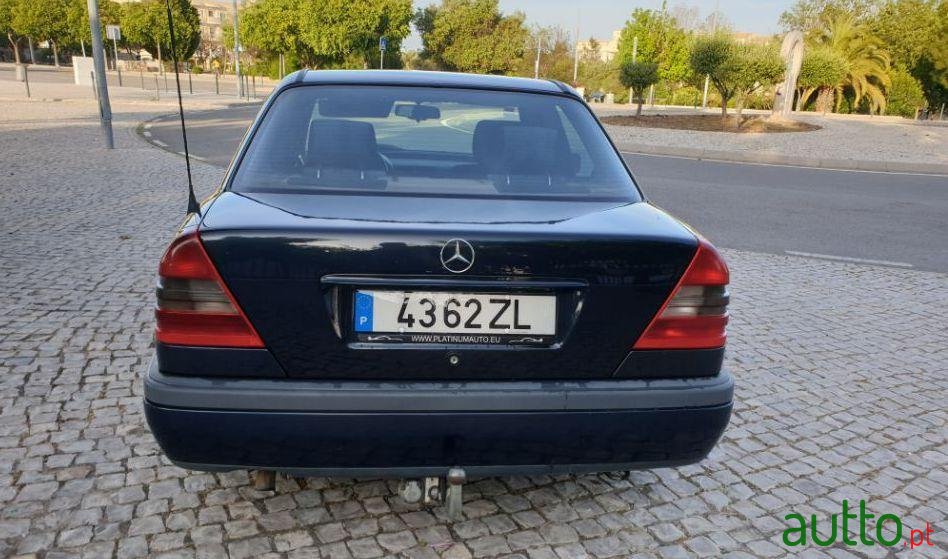 1996' Mercedes-Benz 220 photo #2