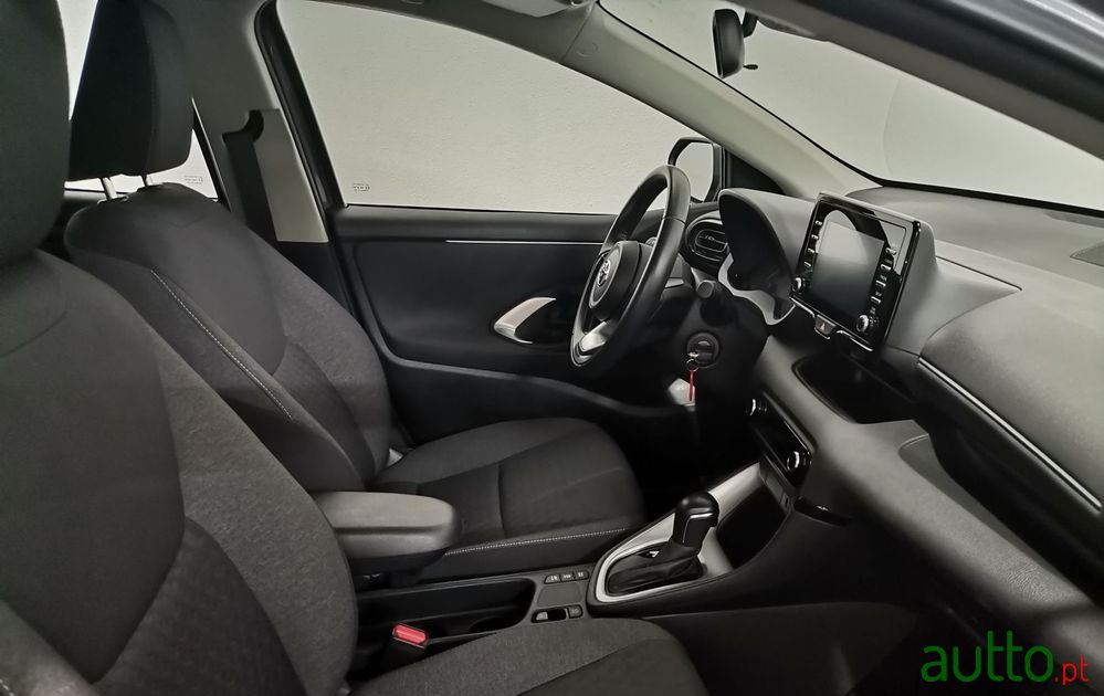 2022' Toyota Yaris photo #6