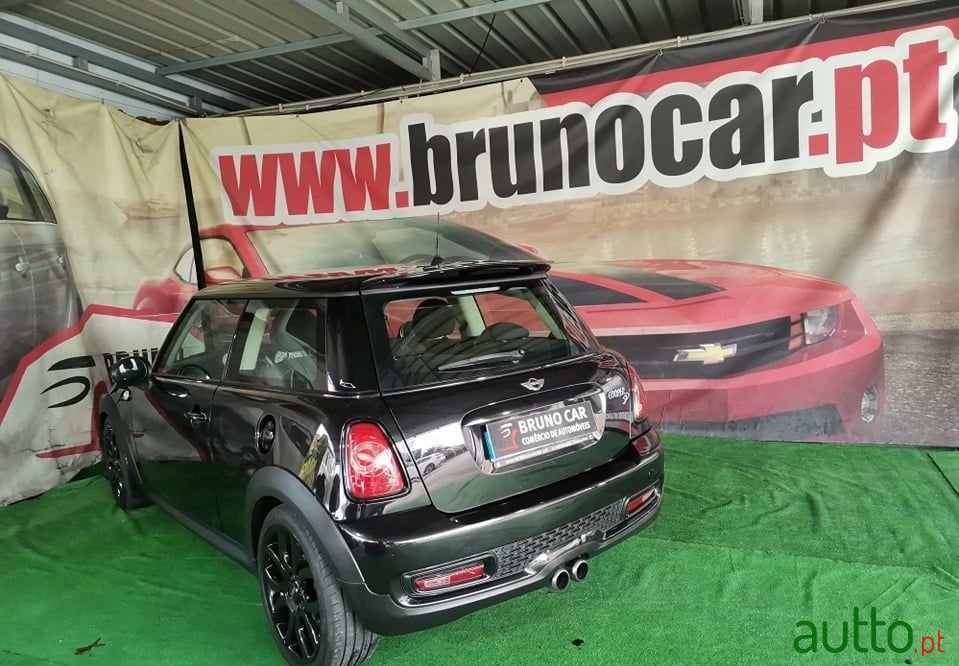 2011' MINI Cooper photo #5