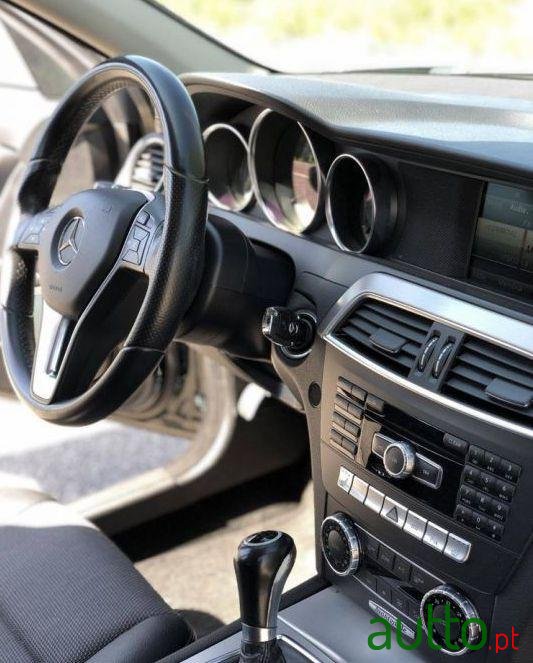 2012' Mercedes-Benz C-200 photo #2