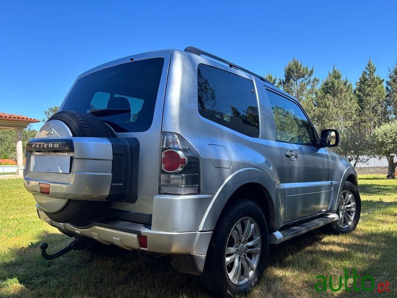 2014' Mitsubishi Pajero photo #4