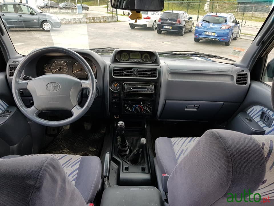 2001' Toyota Land Cruiser photo #2