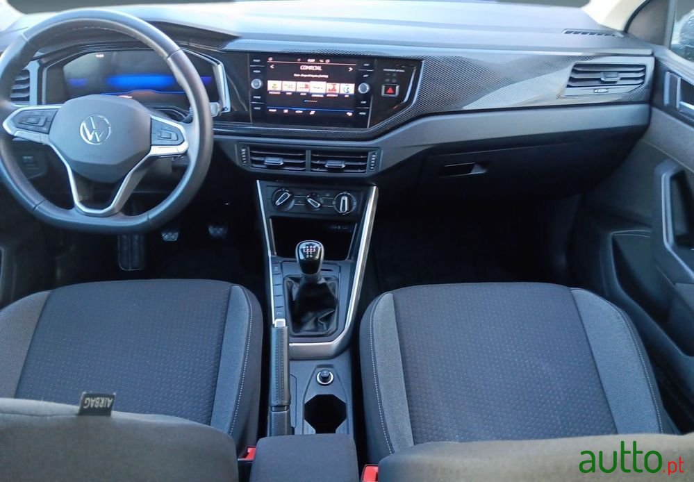 2024' Volkswagen Polo 1.0 Tsi Urban photo #3