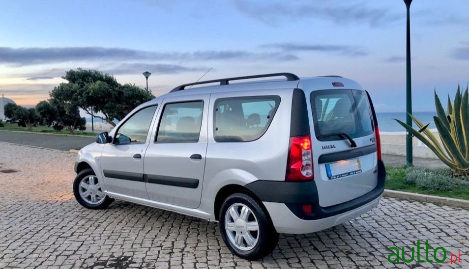 2009' Dacia Logan photo #1