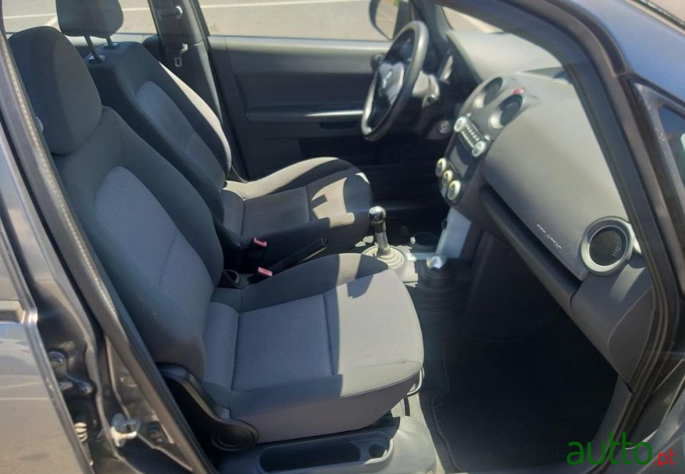 2004' Mitsubishi Colt photo #6