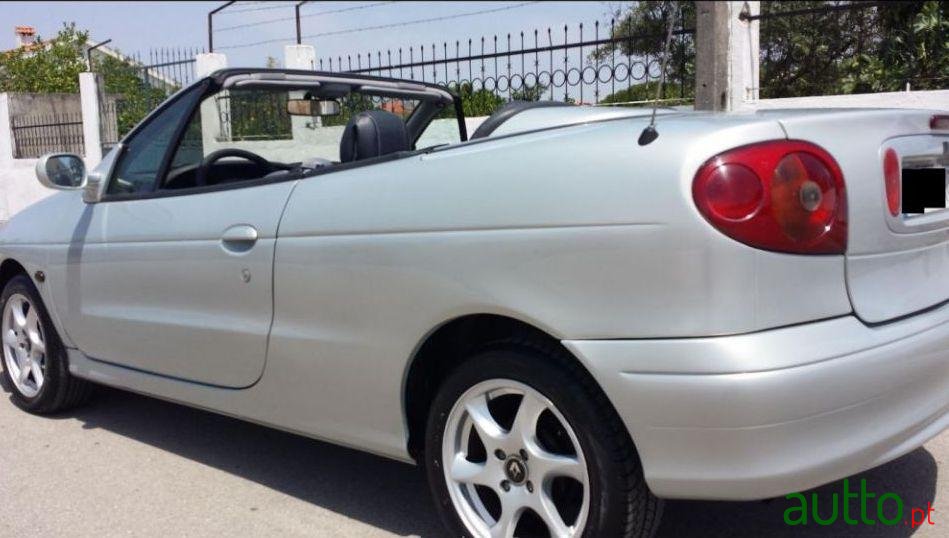 2001' Renault Megane photo #2