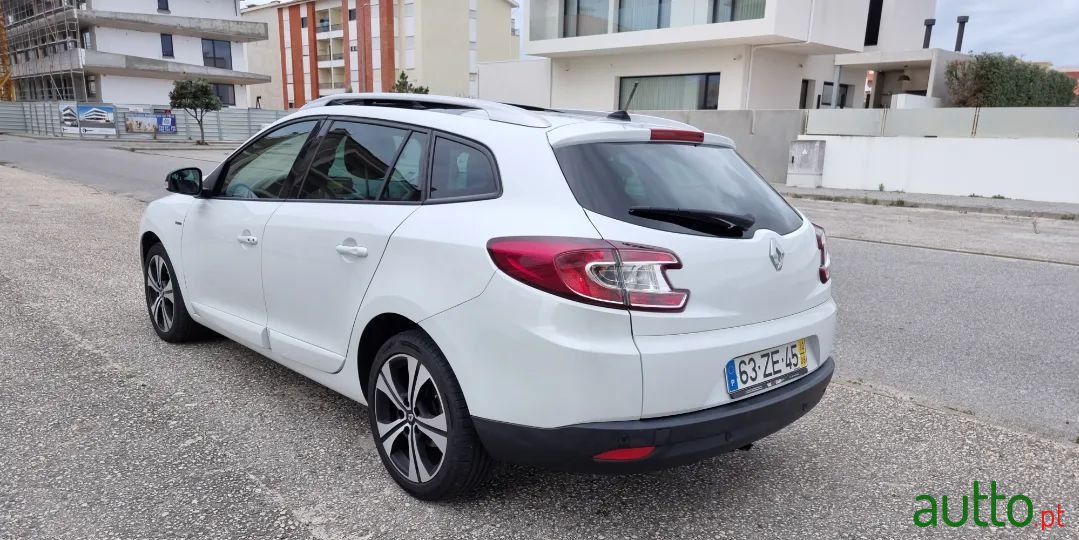 2012' Renault Megane Sport Tourer photo #6